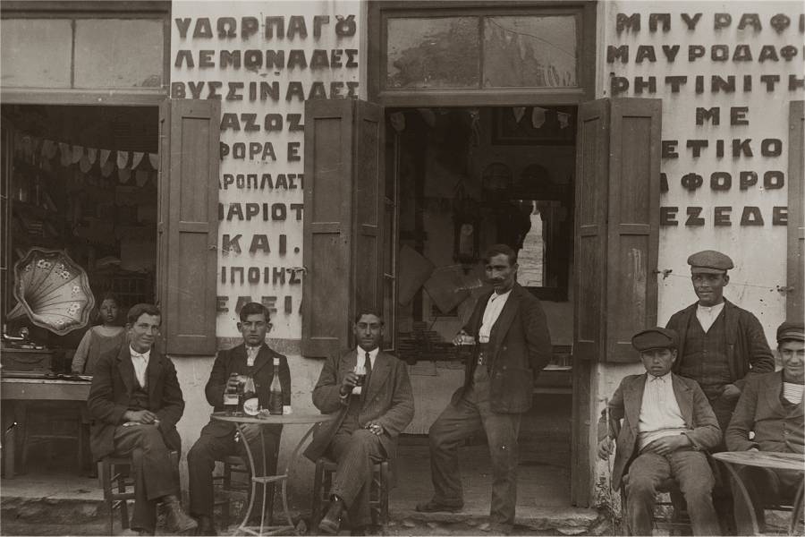 Vecchio kafeneio in Grecia